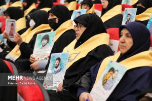گردهمایی مادران و همسران شهدای قمی +عکس