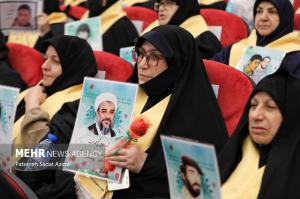 گردهمایی مادران و همسران شهدای قمی +عکس