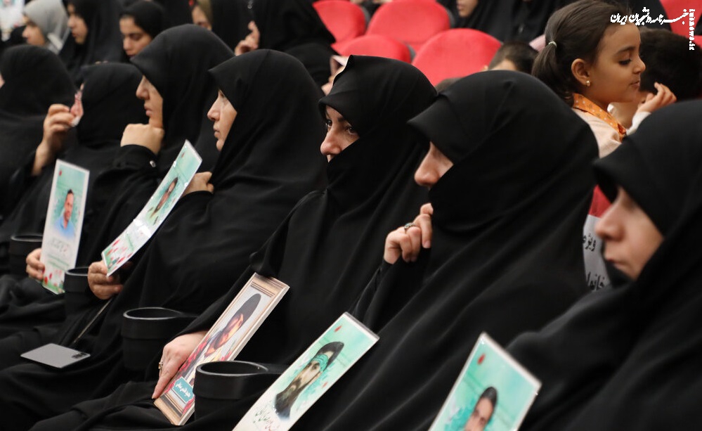 گردهمایی مادران و همسران شهدای قمی +عکس