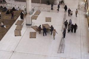 مفروش شدن صحن ‌مطهر علوی با فرش ایرانی +عکس