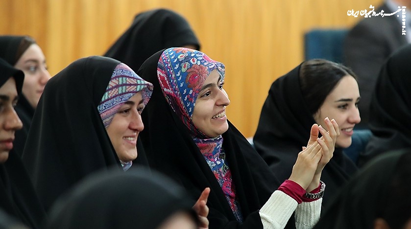 روایت دختران ایستاده بر شانه‌های تاریخ