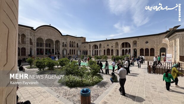 دانشجویان و اساتید کاشان از اماکن تاریخی کاشان بازدید رایگان دارند