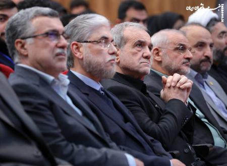 طنین انتقادات دانشجویی در روز دانشجو: از «وفاق» تا «خط سفید» در محضر رئیس‌جمهور