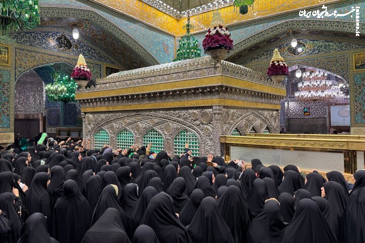 مراسم غبارروبی ضریح مطهر امام رضا (ع) با حضور بانوان برگزار شد