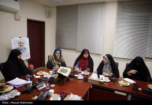 دیدار رئیس ستاد مرکزی هفته بزرگداشت مقام زن و روز مادر با بانوان فرهیخته حوزوی اهل سنت +عکس