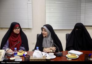 دیدار رئیس ستاد مرکزی هفته بزرگداشت مقام زن و روز مادر با بانوان فرهیخته حوزوی اهل سنت +عکس