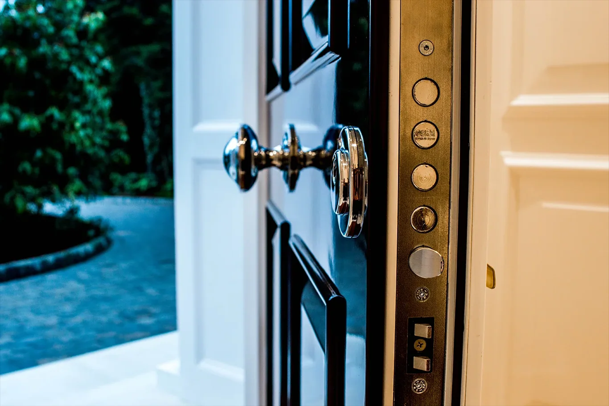 ایمن ترین درب ضد سرقت برای خانه شما کدام است؟ راهنمایی جامع برای انتخابی مطمئن