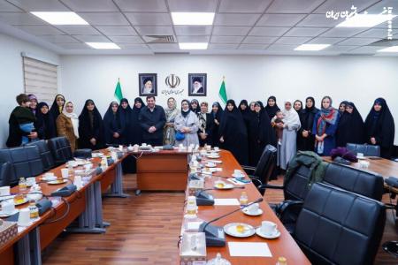 بانوان در عرصه سیاست‌گذاری و اقتصاد دانش‌بنیان پیشرو باشند