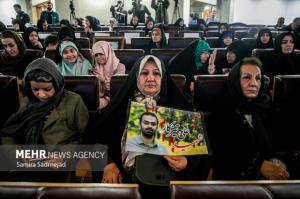 تجلیل از مادران و همسران شهدای جنگ ۱۲ روزه