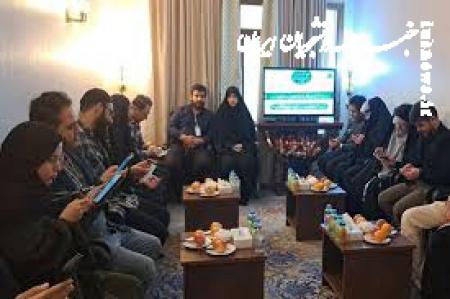 نشست صمیمی زوج‌های جوان عمره دانشجویی در مدینه برگزار شد