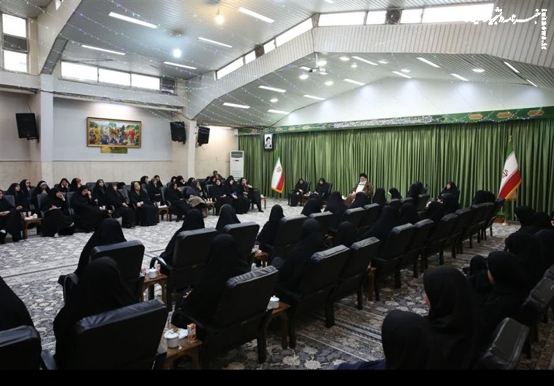 روایت آیت‌الله علم‌الهدی از جایگاه شیشه‌ای بانوان در استادیوم آزادی