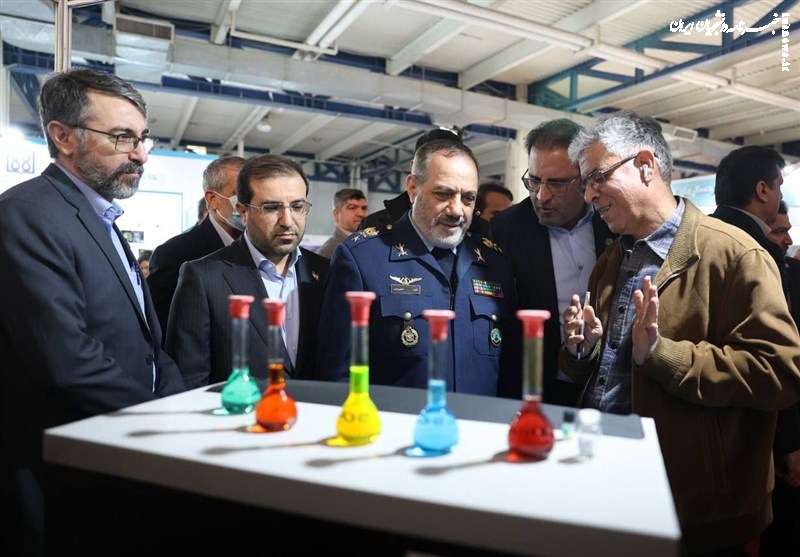 بازدید وزیر دفاع از نمایشگاه ایران‌ساخت