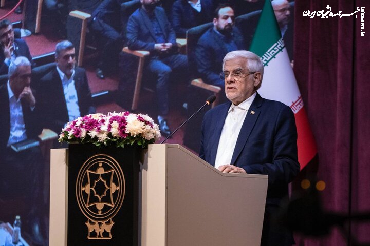 عارف: تورم تصمیم‌گیری‌ها زمینه را برای فساد فراهم می‌کند