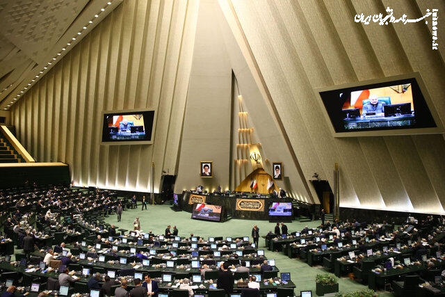 تذکر ۵۱ نماینده به رئیس‌جمهور: بازنگری در رفع فیلتر واتساپ شود