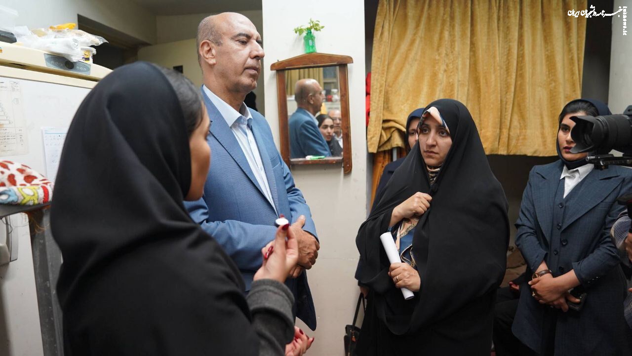 حضور معاون رئیس‌جمهور در خوابگاه دانشجویان دانشگاه شیراز