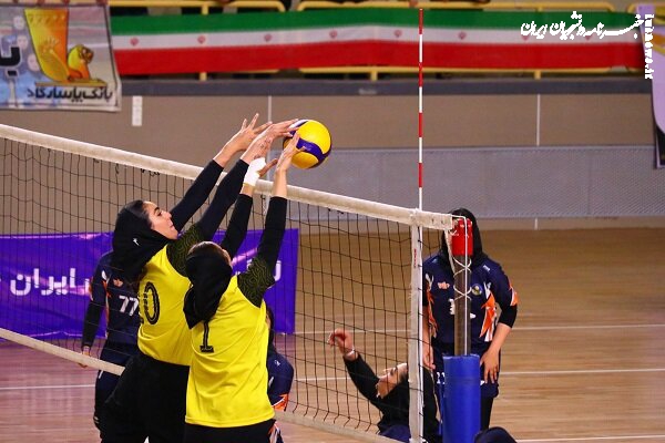 تقابل پنج مدعی برای قهرمانی نیم‌فصل والیبال بانوان