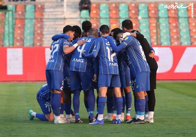 حضور شبانه برخی از بازیکنان استقلال در ساختمان باشگاه