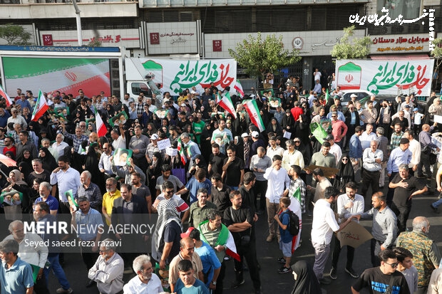 تجمع مردم انقلابی تهران در میادین بزرگ پایتخت برگزار می‌شود