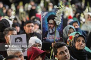 تجمع محکومیت هتک حرمت مساجد در مسجد بهشتی تهران +عکس