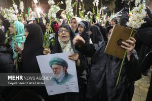 تجمع محکومیت هتک حرمت مساجد در مسجد بهشتی تهران +عکس