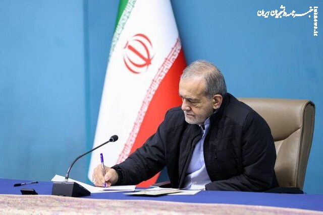  Pezeshkian highlights importance of Leader for Iranian people