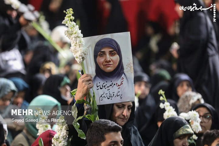 آخرین ایستاده با روپوش سفید!