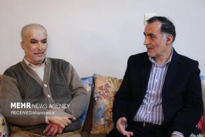 حضور نمایندگان رهبر معظم انقلاب در منازل تعدادی از جانبازان +عکس