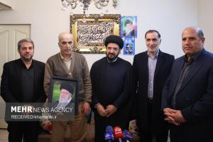 حضور نمایندگان رهبر معظم انقلاب در منازل تعدادی از جانبازان +عکس