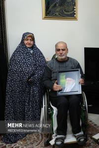 حضور نمایندگان رهبر معظم انقلاب در منازل تعدادی از جانبازان +عکس