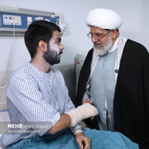 حضور نمایندگان رهبر معظم انقلاب در منازل تعدادی از جانبازان +عکس