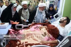 حضور نمایندگان رهبر معظم انقلاب در منازل تعدادی از جانبازان +عکس