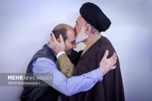 حضور نمایندگان رهبر معظم انقلاب در منازل تعدادی از جانبازان +عکس