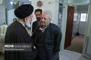 حضور نمایندگان رهبر معظم انقلاب در منازل تعدادی از جانبازان +عکس