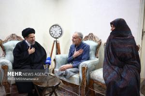 حضور نمایندگان رهبر معظم انقلاب در منازل تعدادی از جانبازان +عکس
