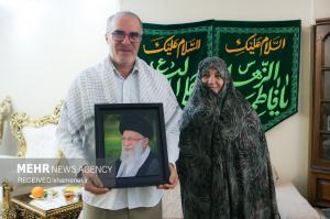 حضور نمایندگان رهبر معظم انقلاب در منازل تعدادی از جانبازان +عکس