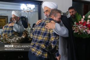 حضور نمایندگان رهبر معظم انقلاب در منازل تعدادی از جانبازان +عکس