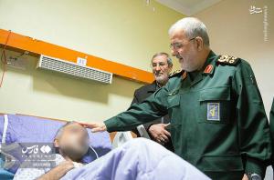 عیادت فرمانده کل سپاه از مجروحان حوادث تروریستی اخیر +عکس