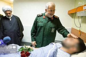 عیادت فرمانده کل سپاه از مجروحان حوادث تروریستی اخیر +عکس
