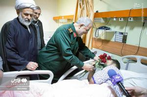 عیادت فرمانده کل سپاه از مجروحان حوادث تروریستی اخیر +عکس