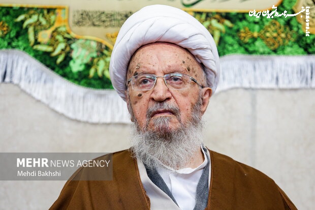آیت‌الله مکارم شیرازی: تأمین معیشت مردم، موجب آرامش جامعه می‌شود