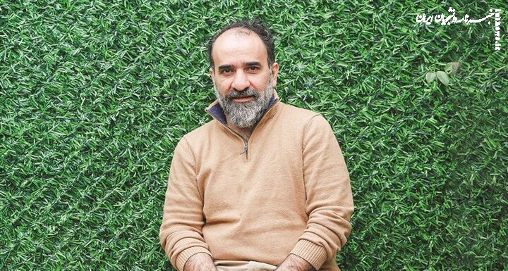 انتقال رضا امیرخانی به منزل