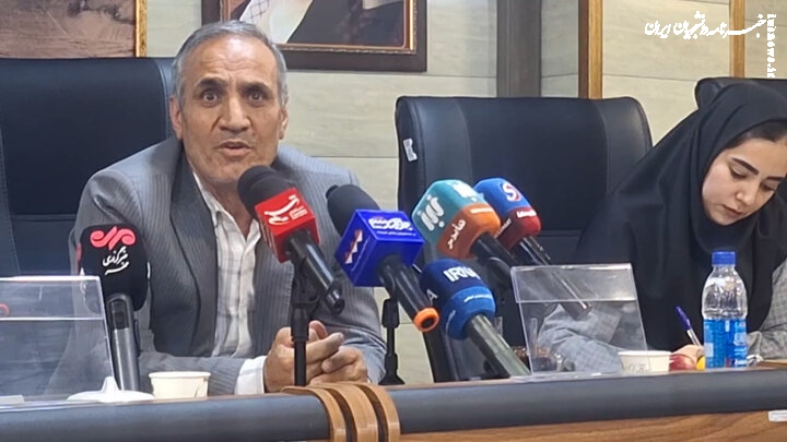 دود اطراف پرند مربوط به آتش سوزی در نیزارهای خشک است