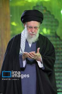 حضور رهبر معظم انقلاب در مرقد بنیانگذار جمهوری اسلامی ایران +عکس