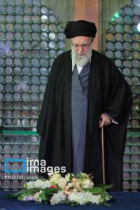 حضور رهبر معظم انقلاب در مرقد بنیانگذار جمهوری اسلامی ایران +عکس