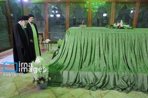 حضور رهبر معظم انقلاب در مرقد بنیانگذار جمهوری اسلامی ایران +عکس