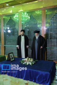 حضور رهبر معظم انقلاب در مرقد بنیانگذار جمهوری اسلامی ایران +عکس