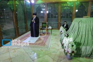 حضور رهبر معظم انقلاب در مرقد بنیانگذار جمهوری اسلامی ایران +عکس