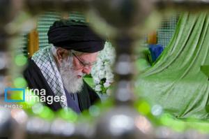حضور رهبر معظم انقلاب در مرقد بنیانگذار جمهوری اسلامی ایران +عکس