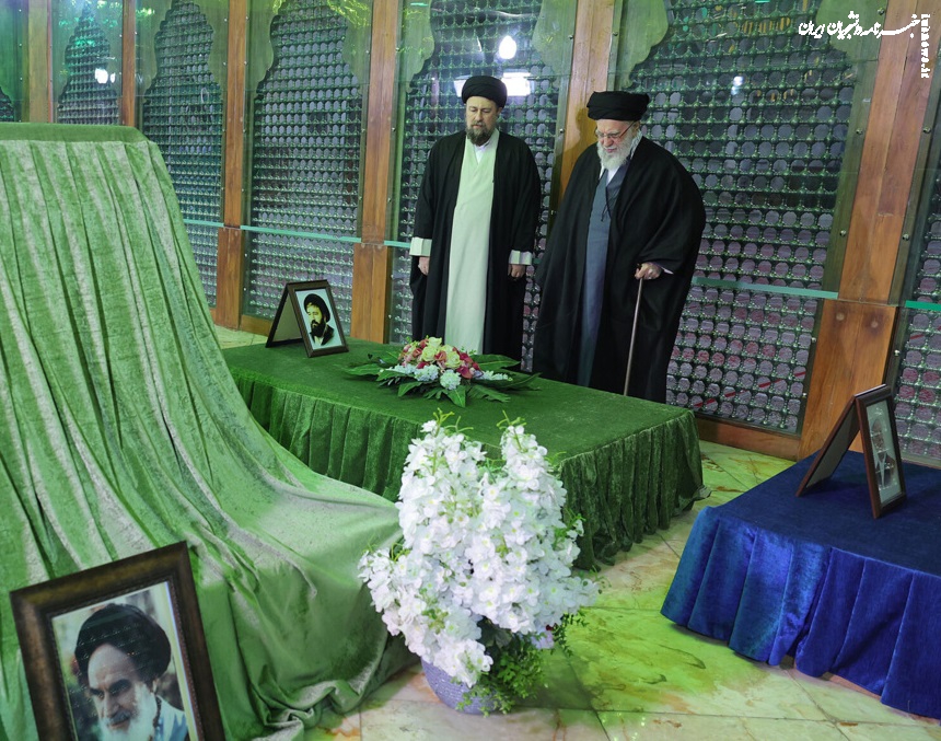 حضور رهبر معظم انقلاب در مرقد بنیانگذار جمهوری اسلامی ایران +عکس