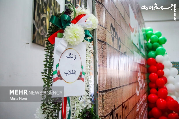 زنگ انقلاب در مدارس سراسر کشور نواخته شد